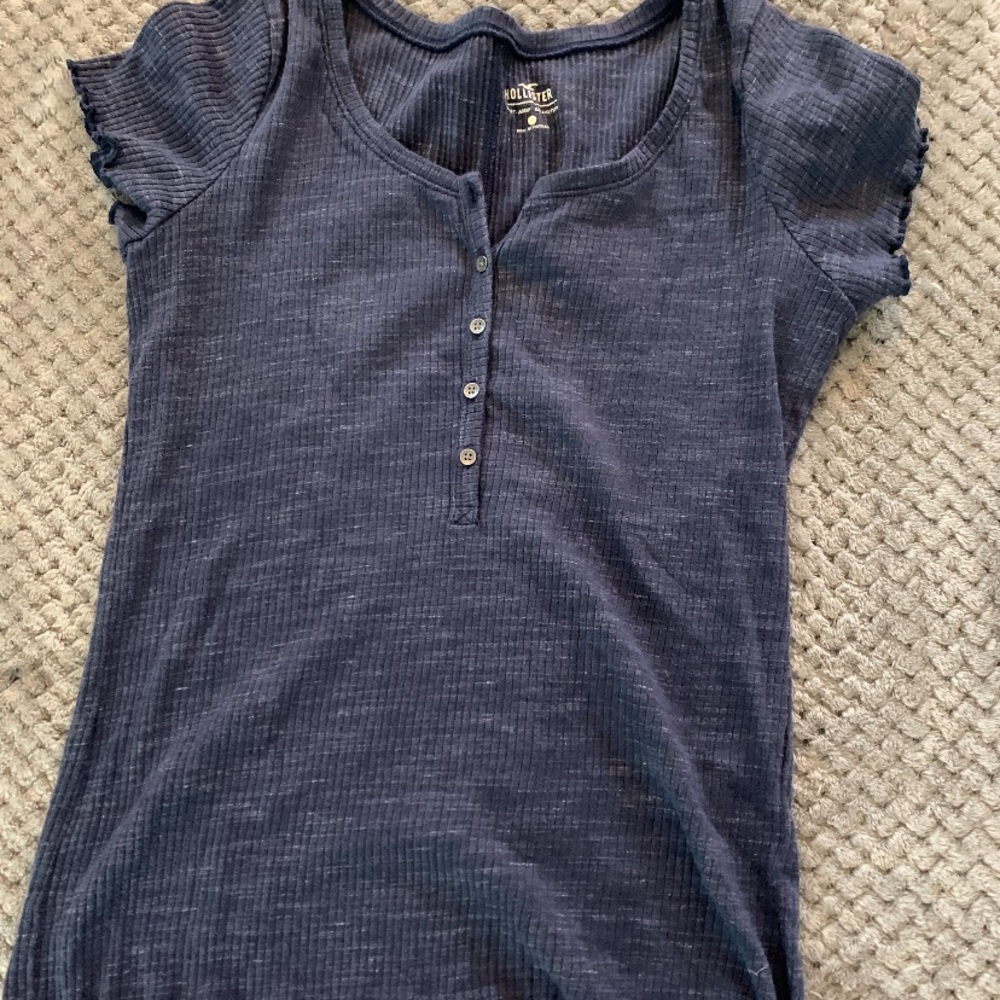 hollister lettuce edge shirt